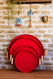 Hermia Set 4 Bandejas Metálicas Rojas M0259, Diseño Elegante para Servir y Decorar, Metal Duradero, Tamaños Variados 30-51cm